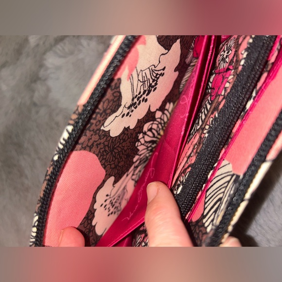 Vera Bradley Mocha Rose Accordion Wallet - DISCONTINUED Fall of 2011 - Picture 9 of 9